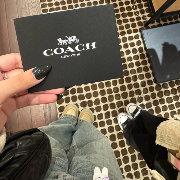 💅🏼 Come hang out with @girly_shop 💅🏼 - Picture 2 of 2